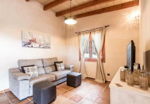 Villa In Pollenca Sleeps 4 With Pool Air Con And Wifi