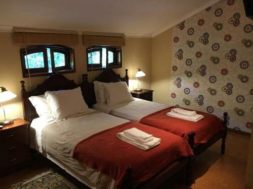 Hostal Chalet Relogio