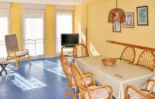 Stunning Apartment In Grao de Gandia W/ 2 Bedrooms