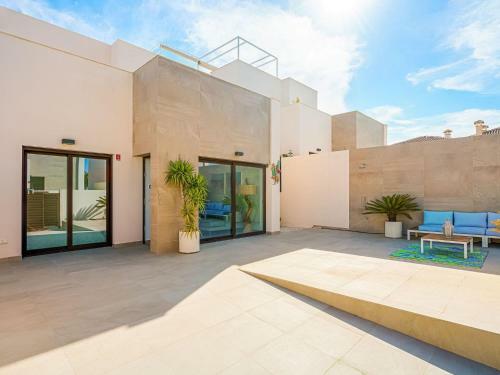 Charming Villa In Rojales With Swimming Pool