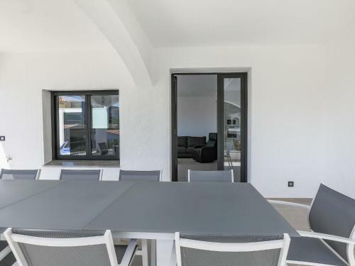 Elegant Villa In Roses With Private Swimming Pool
