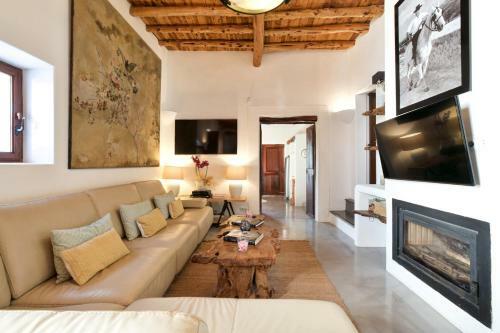 Rent This Luxury Villa With Private Pool, Ibiza Villa 1017