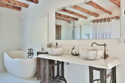 Rent This Luxury Villa With Private Pool, Ibiza Villa 1017