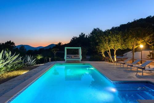 Beautiful Sea-view 6 Bedroom And 5 Bathroom Villa