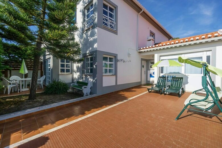 H2o Surfguide Hostel
