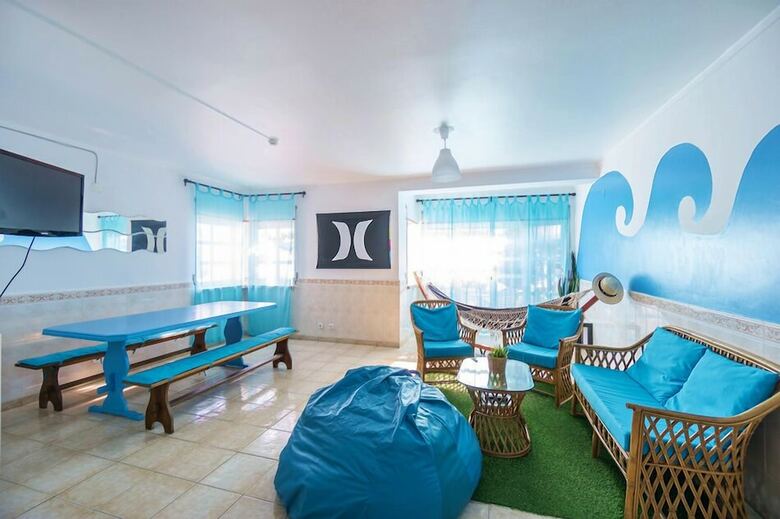 H2o Surfguide Hostel