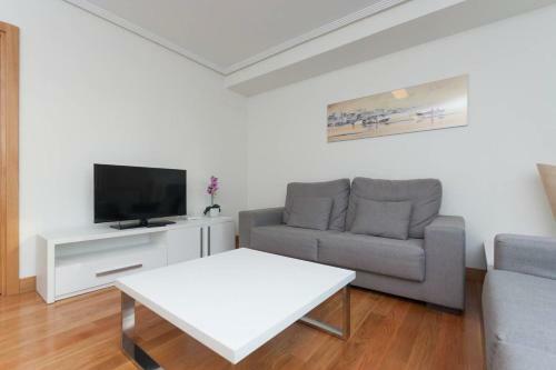 Apartamento Ulia B - Local Rentss
