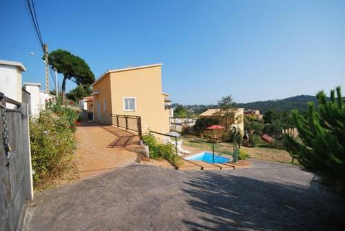 Villa In Santa Ceclina Sleeps 6 Includes Swimming Pool 4