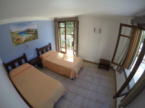 Hostal Playa Cala Santany�