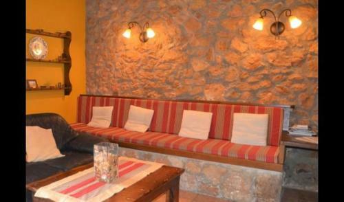 Villa In Cantallops Sleeps 6 With Pool And Air Con