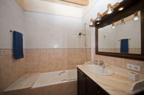 Selva Villa Sleeps 8 With Pool Air Con And Wifi