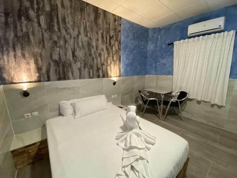Hostal Avenida Andalucia - Solo Adultos