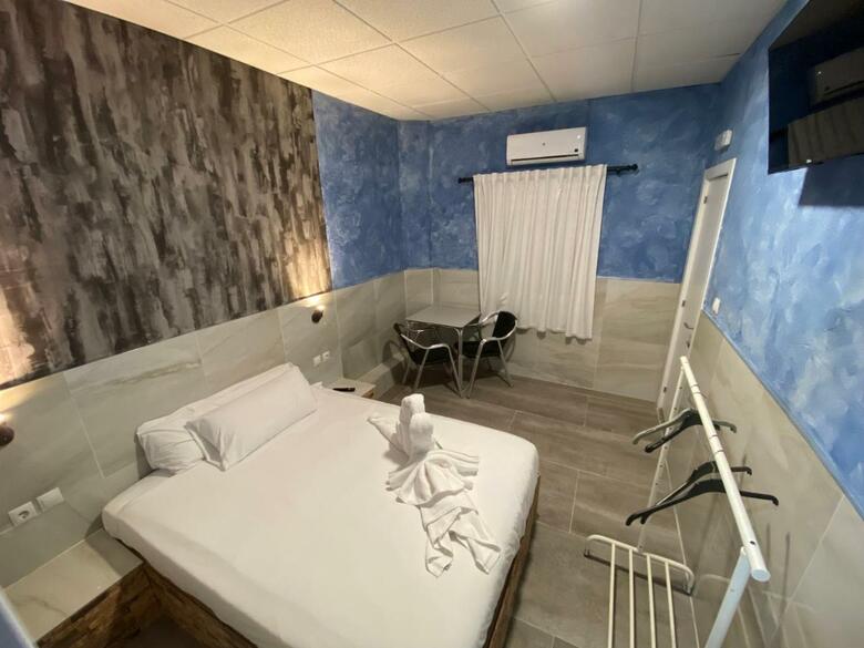 Hostal Avenida Andalucia - Solo Adultos