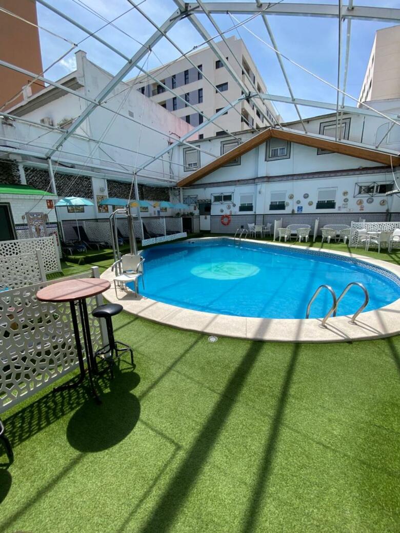 Hostal Avenida Andalucia - Solo Adultos