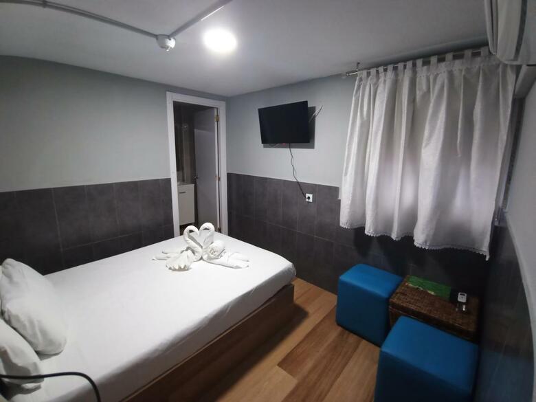 Hostal Avenida Andalucia - Solo Adultos