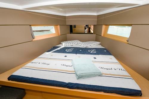 Oceanis 38