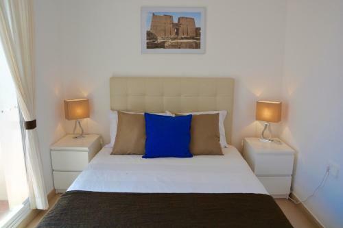 Aqua Large 3 Bed Apartment Looking On To The Beach