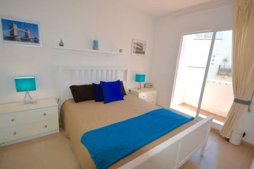 Aqua Large 3 Bed Apartment Looking On To The Beach