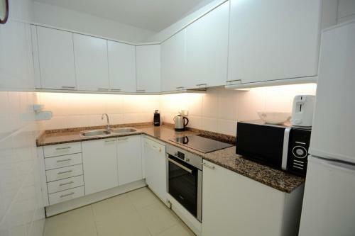 Aqua Large 3 Bed Apartment Looking On To The Beach