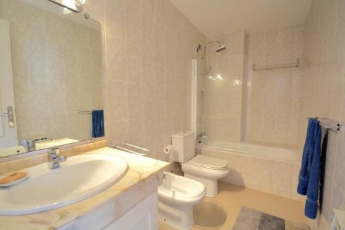 Aqua Large 3 Bed Apartment Looking On To The Beach