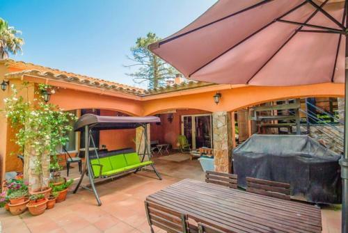 Solius Villa Sleeps 6 Pool Wifi