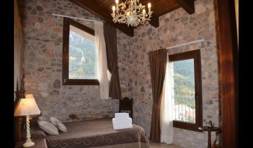 Solsona Villa Sleeps 24 With Pool