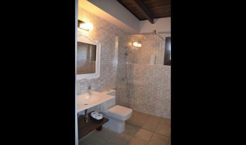 Solsona Villa Sleeps 24 With Pool