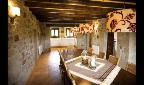 Solsona Villa Sleeps 14 With Pool
