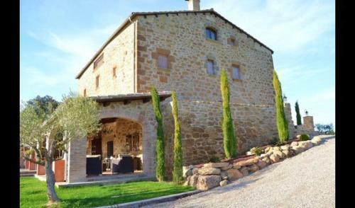 Solsona Villa Sleeps 14 With Pool