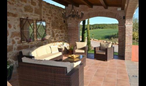 Solsona Villa Sleeps 14 With Pool