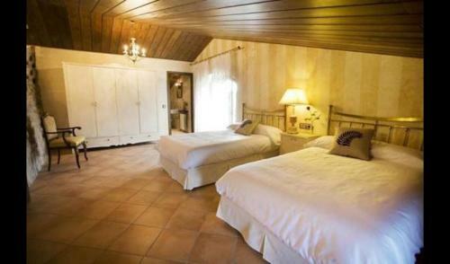 Solsona Villa Sleeps 14 With Pool