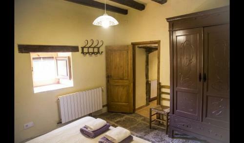 Solsona Villa Sleeps 11 With Pool