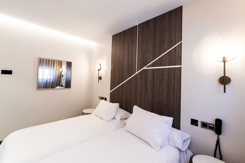 Ansares Hotel