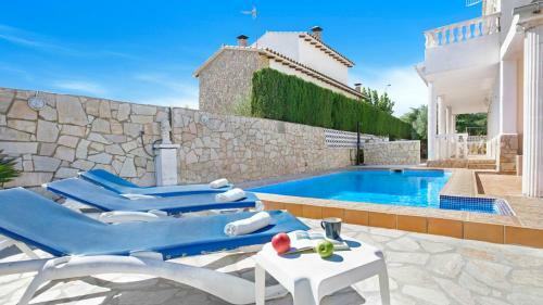 Villa In Tordera Sleeps 8 With Pool