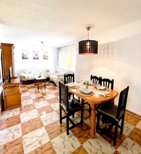 Apartamento Spacious Flat In Torremolinos With Sea Views!