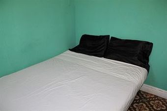 Hostal The Palace Hostel