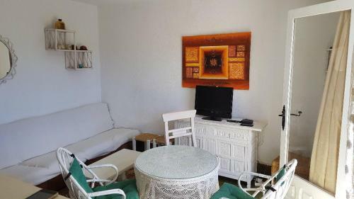 Bungalow In The Chic District Of Los Balcones
