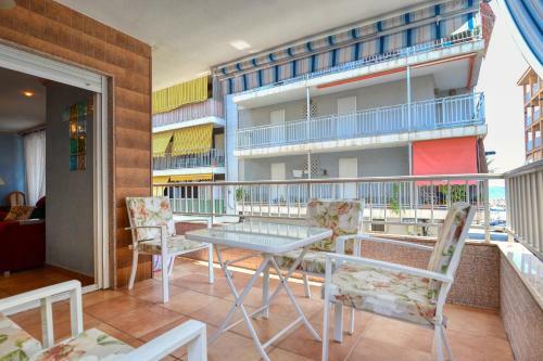 Espacious 4b Apartment In 2�row Of Cura Beach