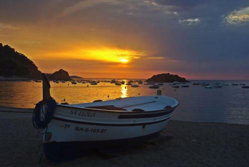 Lets Holidays Apartment Commercial Area