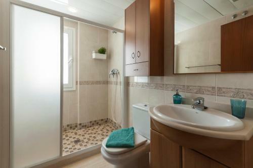 Lets Holidays Apartment La Guardia