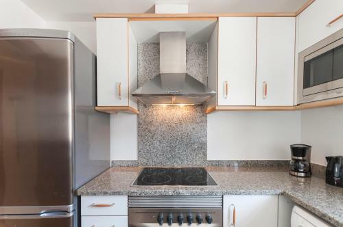 Lets Holidays Apartment La Guardia