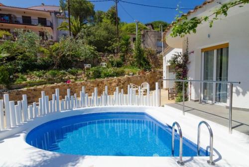 Tossa de Mar Villa Sleeps 8 Pool