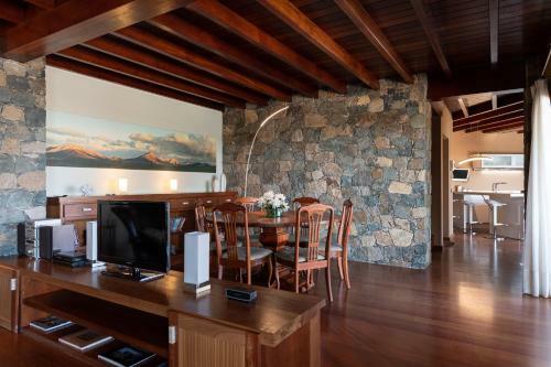 Oasis Villa With Swimming Pool In 4000m2 Garden