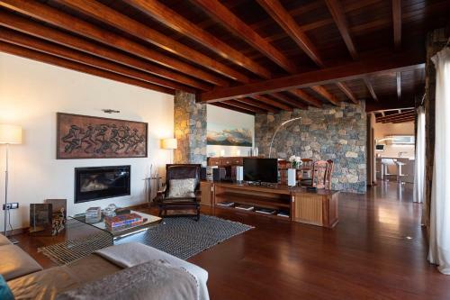 Oasis Villa With Swimming Pool In 4000m2 Garden