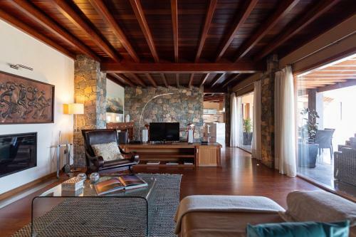 Oasis Villa With Swimming Pool In 4000m2 Garden