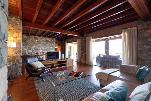 Oasis Villa With Swimming Pool In 4000m2 Garden