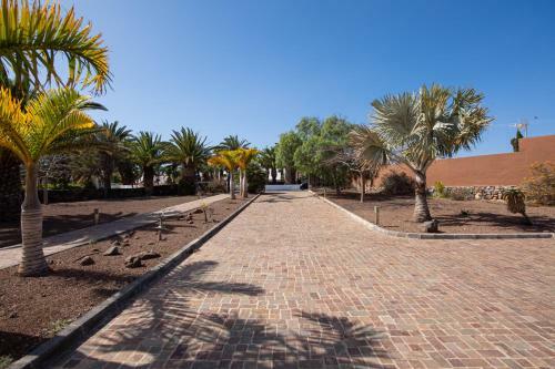 Oasis Villa With Swimming Pool In 4000m2 Garden