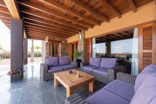 Oasis Villa With Swimming Pool In 4000m2 Garden