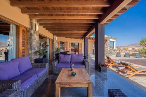 Oasis Villa With Swimming Pool In 4000m2 Garden
