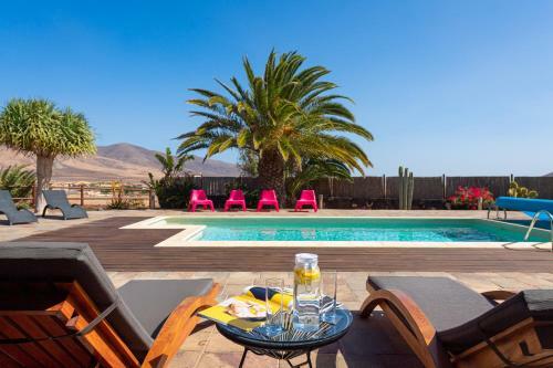 Oasis Villa With Swimming Pool In 4000m2 Garden